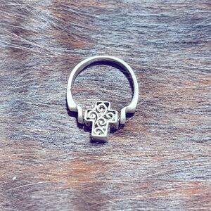 Reversible sterling/mother of pearl cross ring